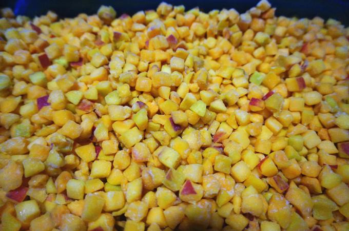 Высококачественные флеш-мороженные цельнозерновые абрикосы вкусные для смузи Пекарня Фабрика поставки IQF Переработанные свежие замороженные фрукты 3