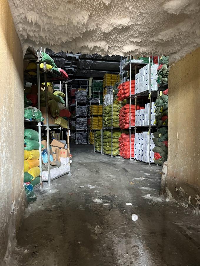 Высококачественная свежемороженая малина, собранная вручную для сладкого вкуса соков, десертов и молочных коктейлей 6